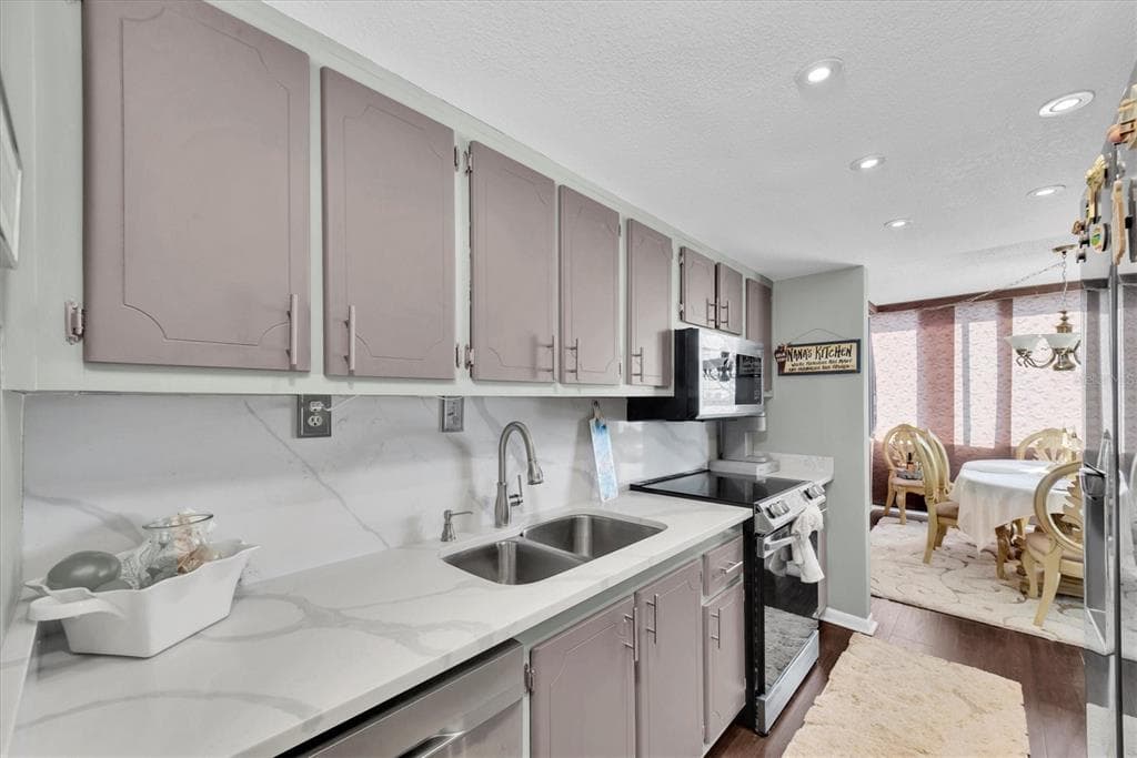 660 ISLAND WAY 506 photo 12