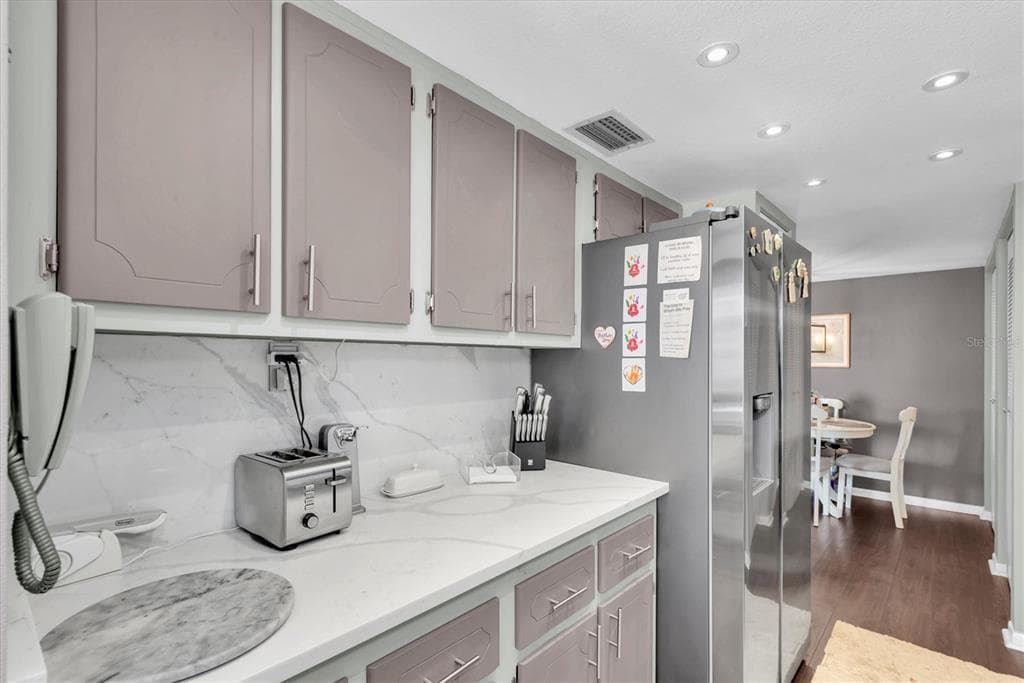 660 ISLAND WAY 506 photo 11