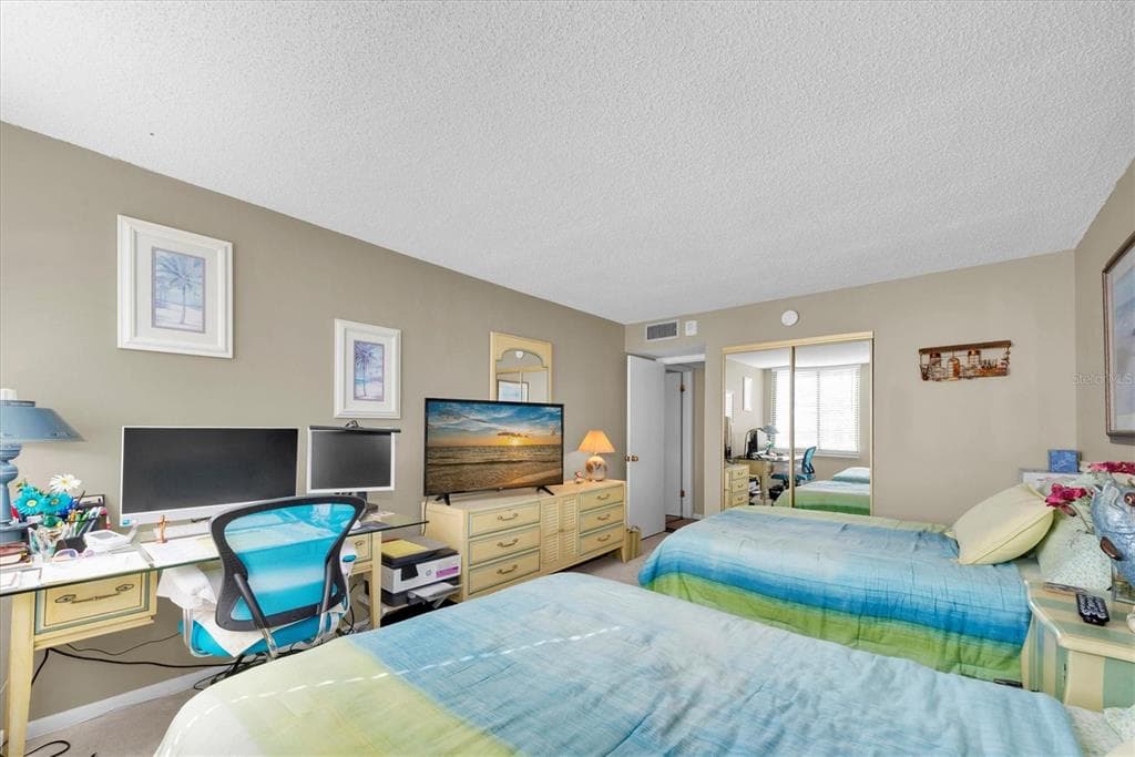 660 ISLAND WAY 506 photo 25
