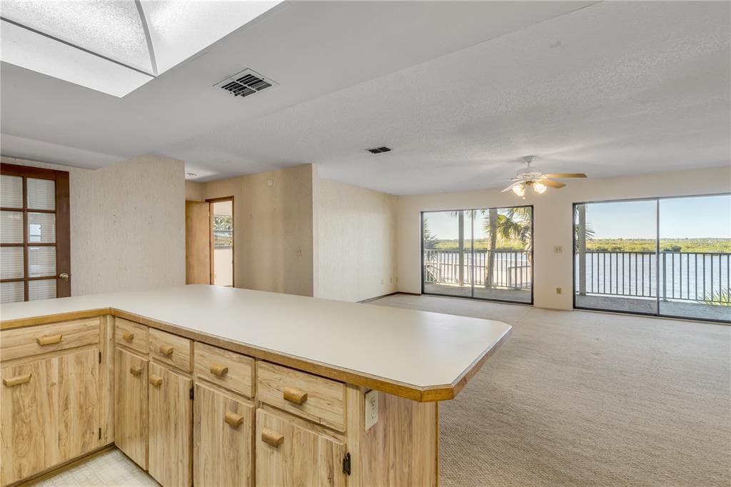 824 EEL AVENUE photo 20