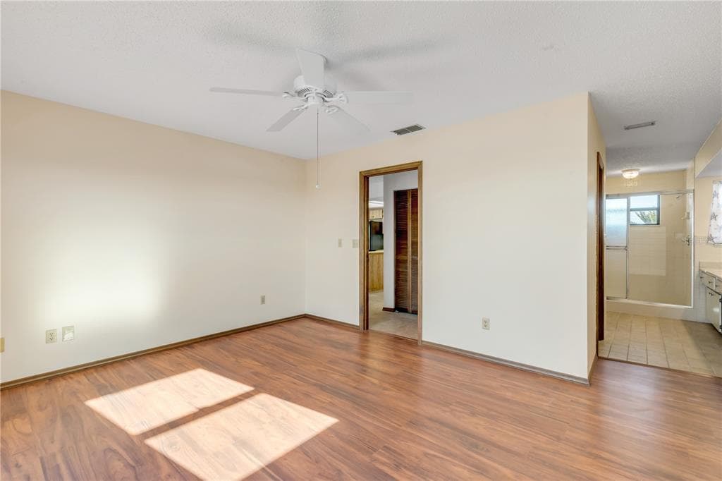 824 EEL AVENUE photo 14
