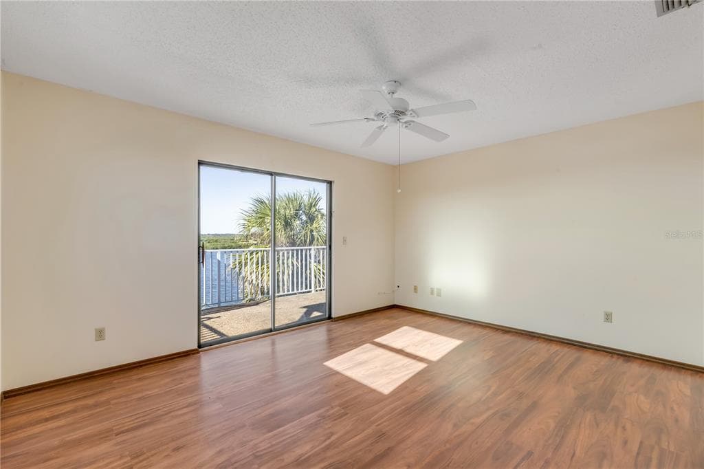 824 EEL AVENUE photo 15