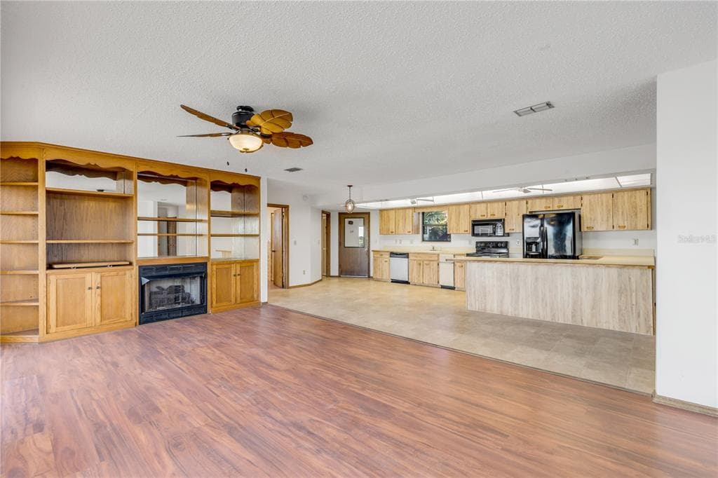 824 EEL AVENUE photo 11