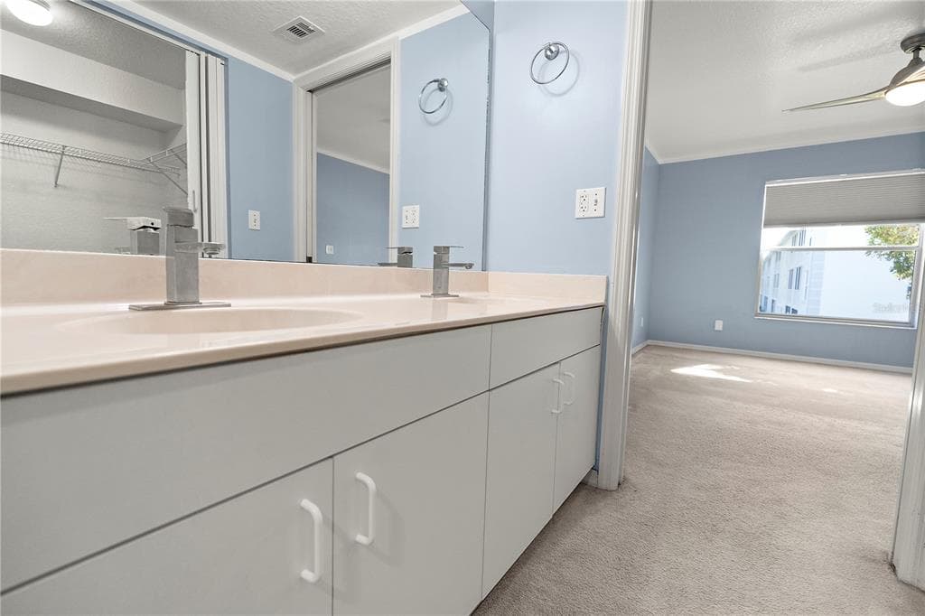 9610 VICTORIA LANE D202 photo 17