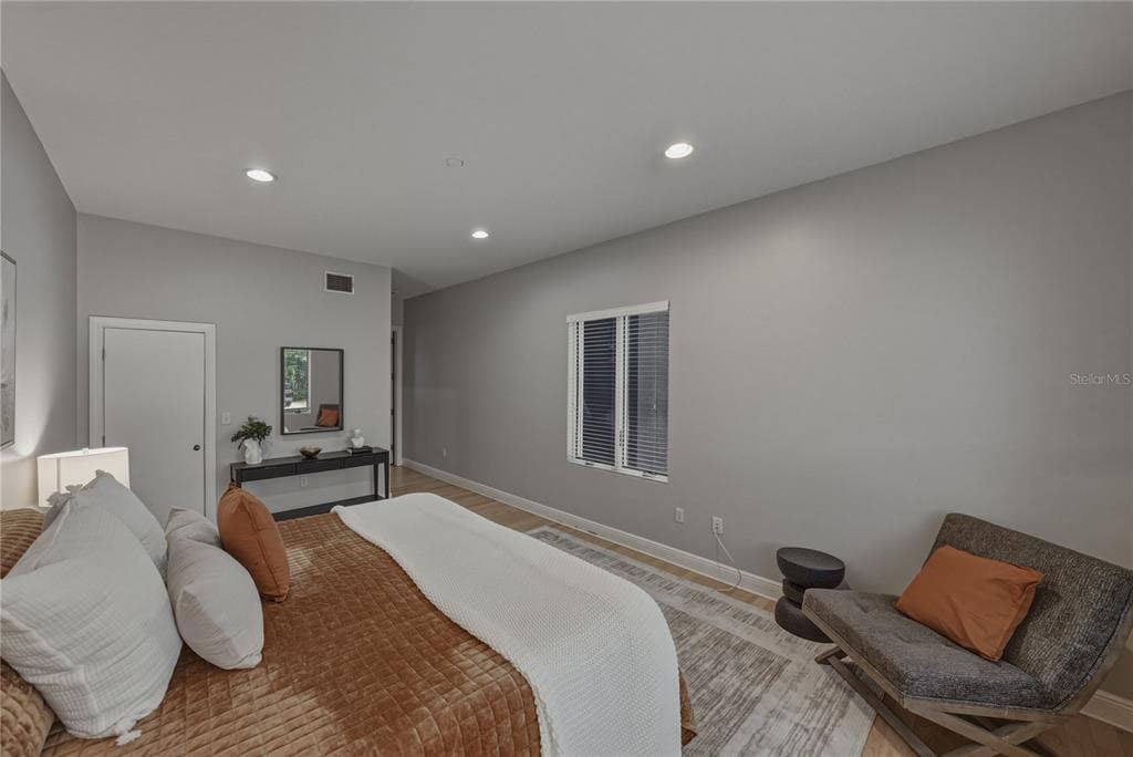 838 MONTEREY BOULEVARD NE photo 25