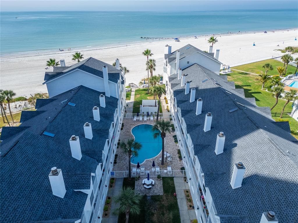 17960 GULF BOULEVARD 104 photo 3