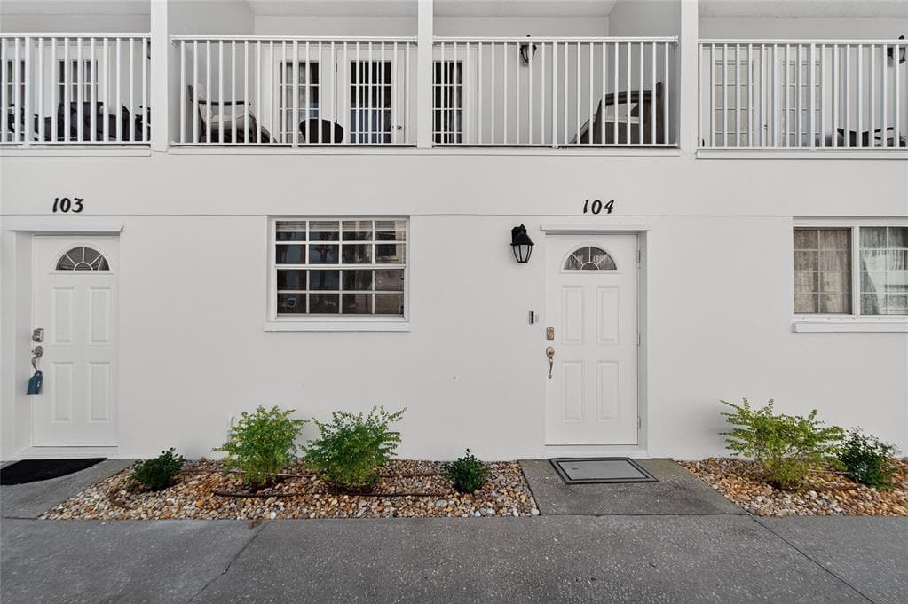 17960 GULF BOULEVARD 104 photo 11