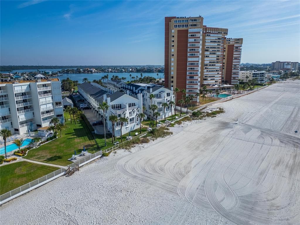 17960 GULF BOULEVARD 104 photo 4