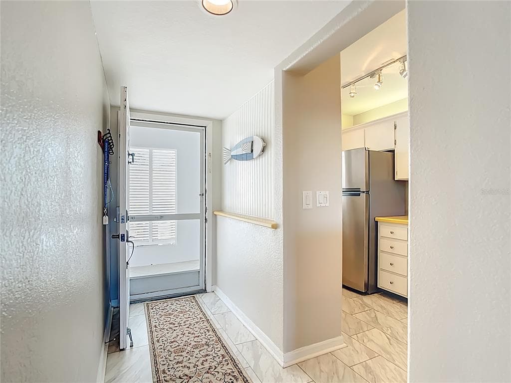 404 CERROMAR CIRCLE N 115 photo 16
