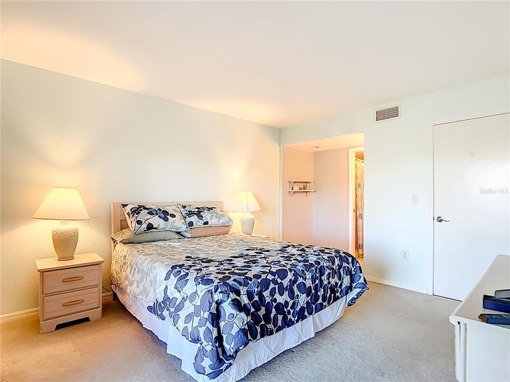 404 CERROMAR CIRCLE N 115 photo 18
