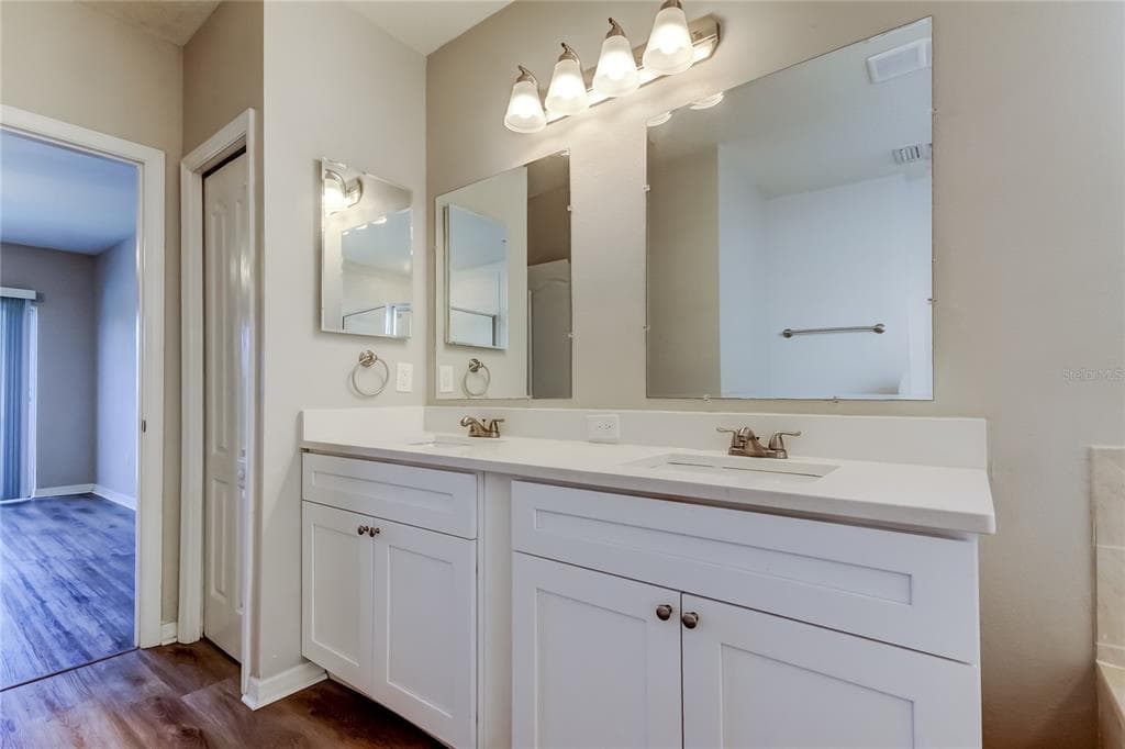 8813 FOUNDERS CIRCLE photo 23
