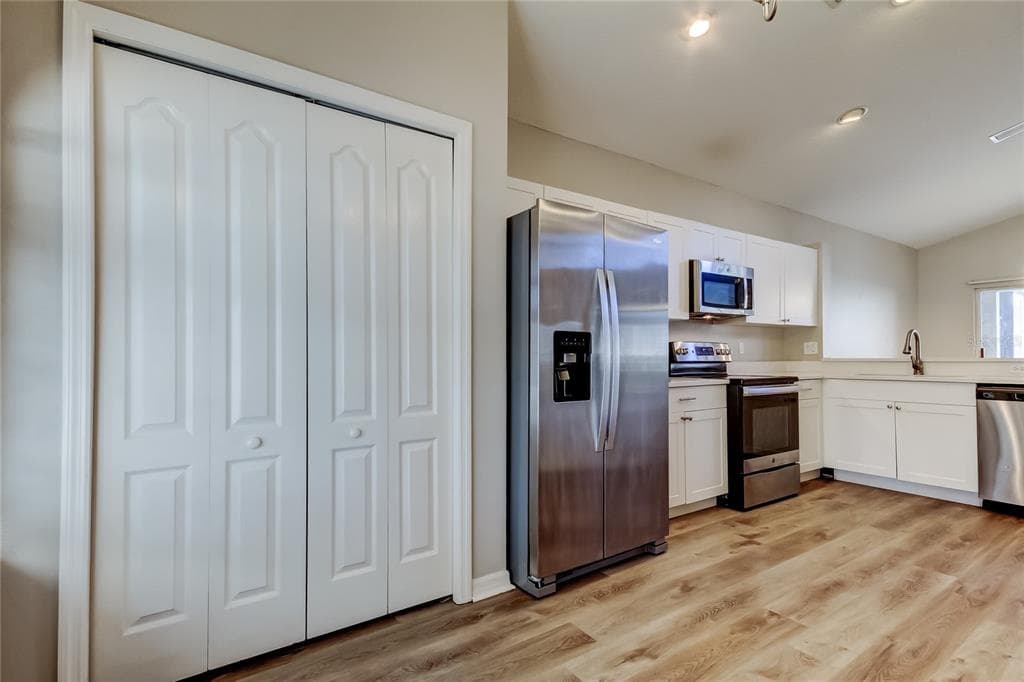 8813 FOUNDERS CIRCLE photo 16