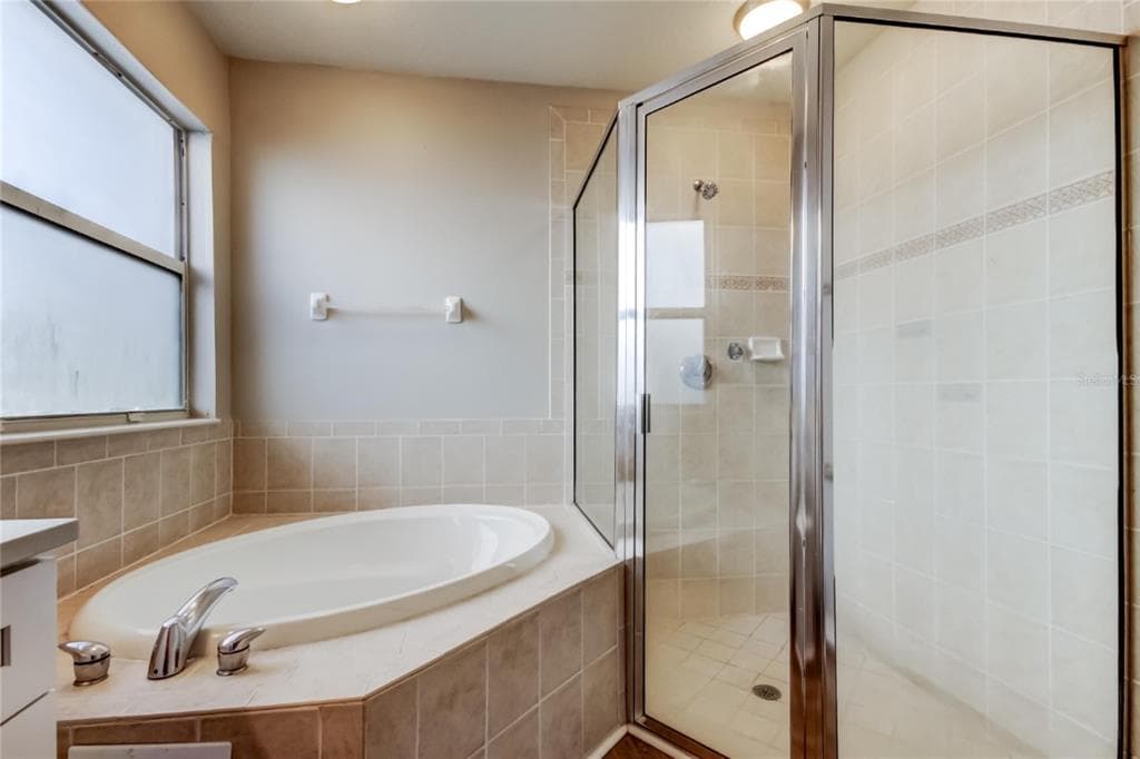 8813 FOUNDERS CIRCLE photo 24