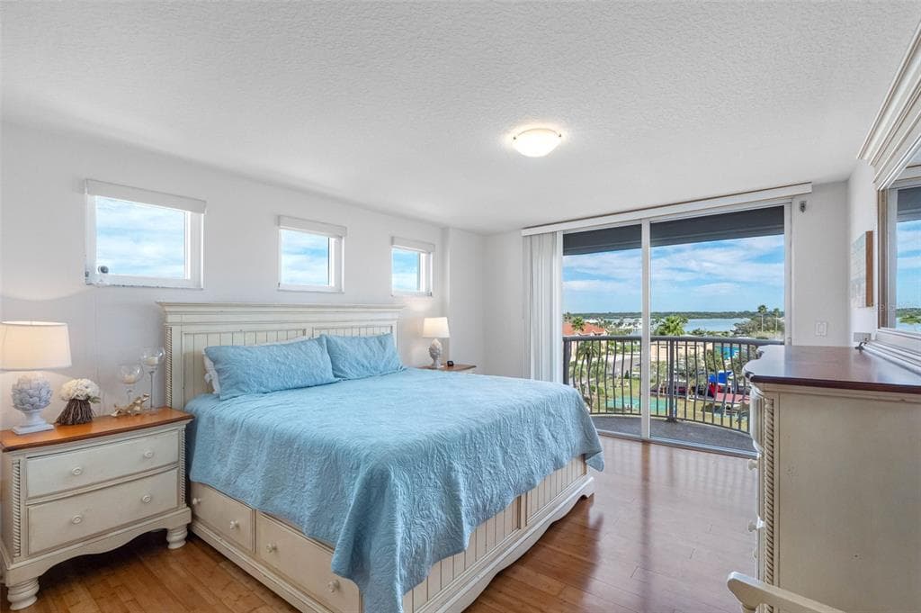 16326 GULF BOULEVARD 510 photo 18