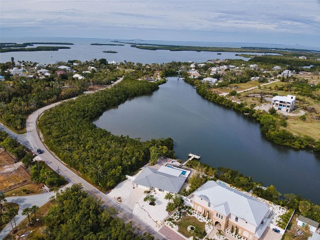 910 BAYSHORE DRIVE photo 3