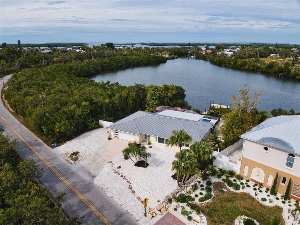 910 BAYSHORE DRIVE photo 4