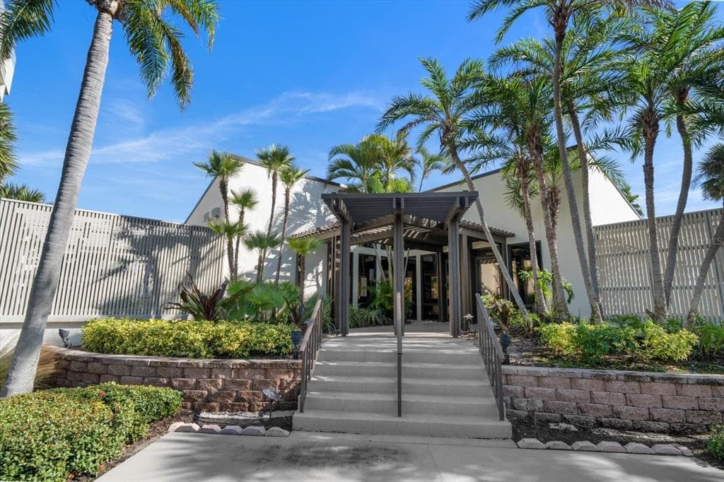 1501 GULF BOULEVARD 604 photo 23