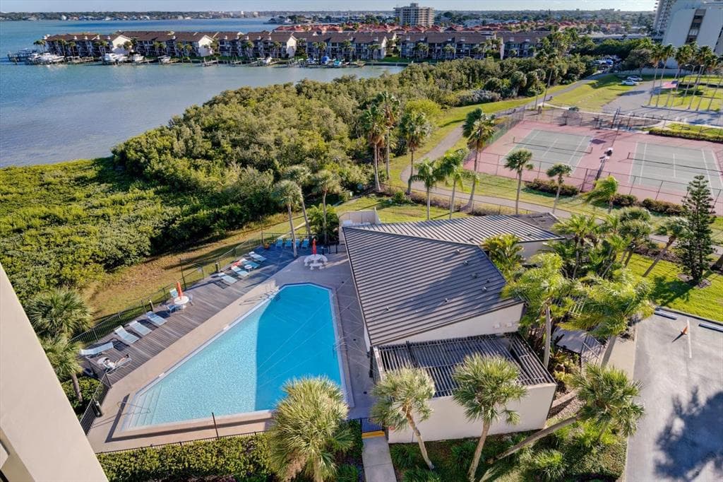 1501 GULF BOULEVARD 604 photo 5
