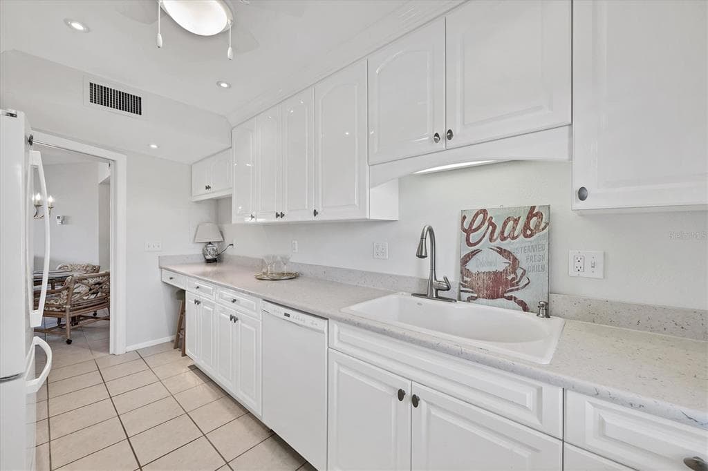 4825 GULF OF MEXICO DRIVE 202 photo 15