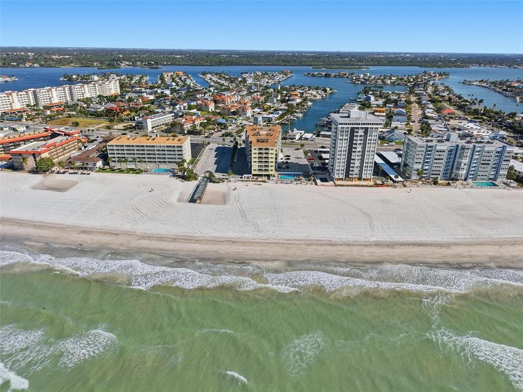 17450 GULF BOULEVARD 104 photo 7