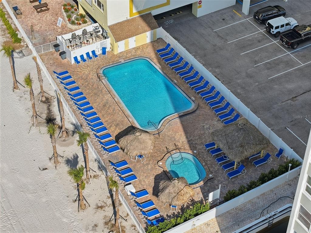 17450 GULF BOULEVARD 104 photo 4