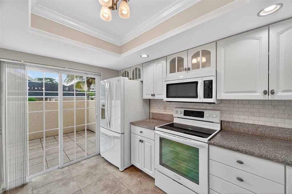 13734 MARSEILLES COURT photo 6