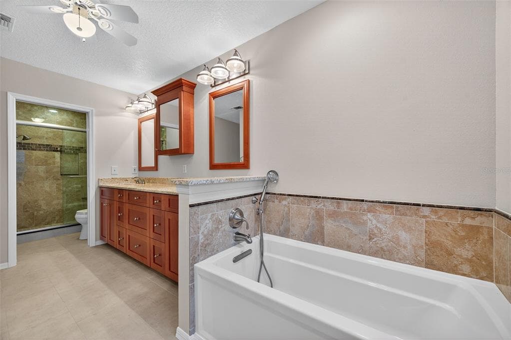 13734 MARSEILLES COURT photo 17