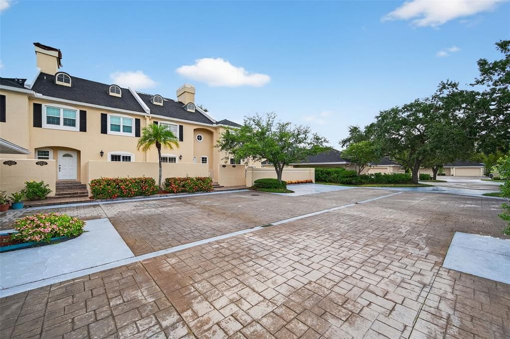 13734 MARSEILLES COURT photo 1