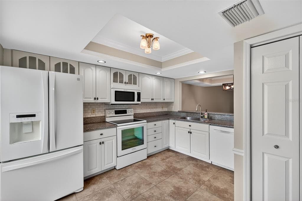 13734 MARSEILLES COURT photo 5