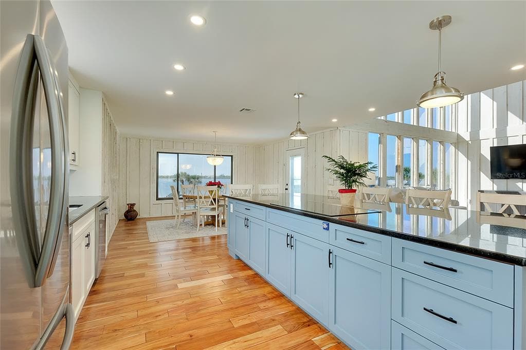 1089 BAYSHORE DRIVE photo 13