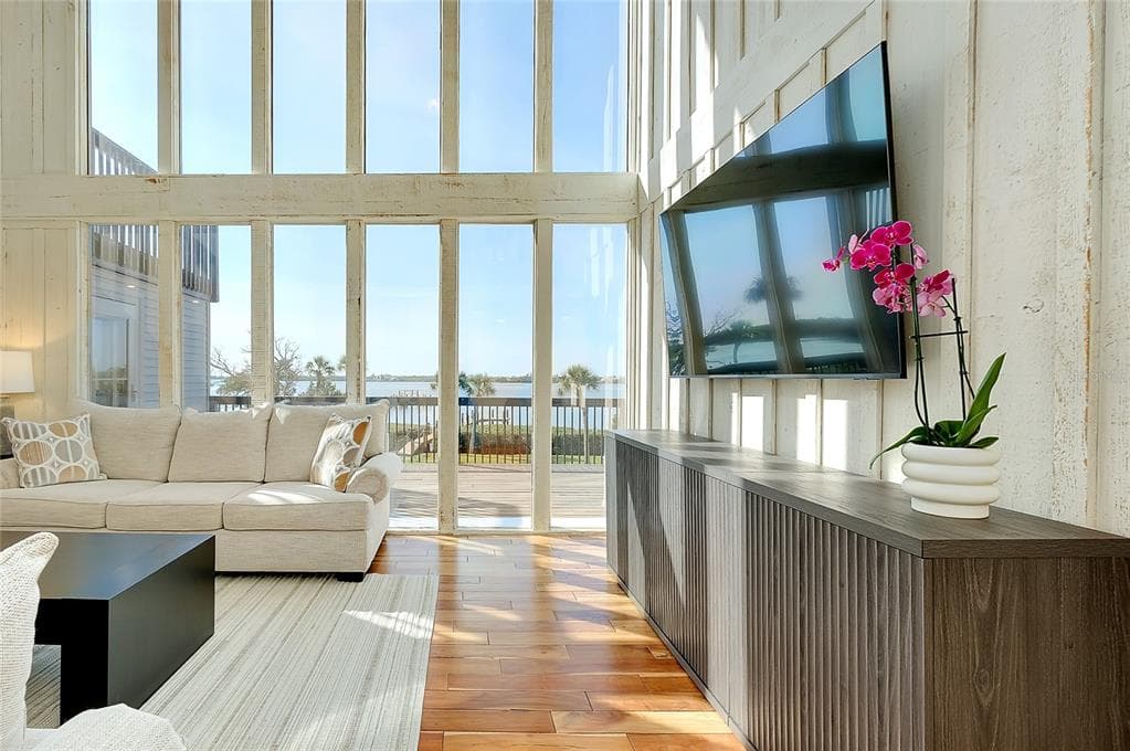 1089 BAYSHORE DRIVE 5
