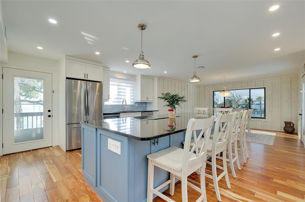 1089 BAYSHORE DRIVE photo 9