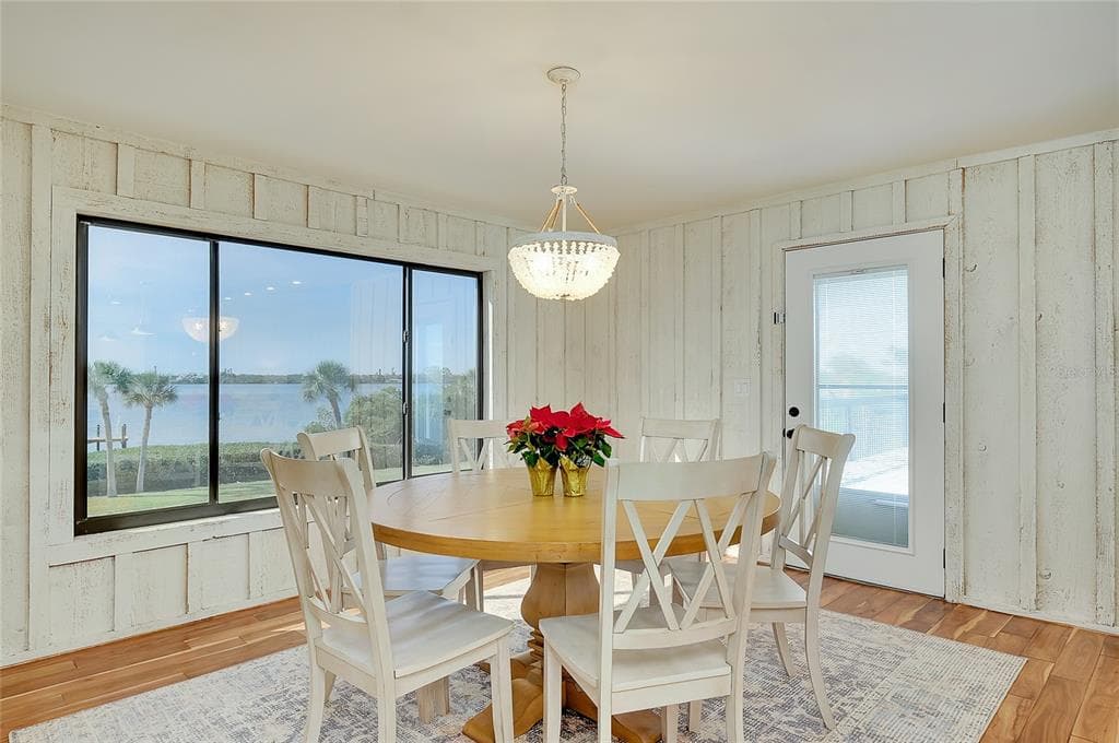 1089 BAYSHORE DRIVE photo 14