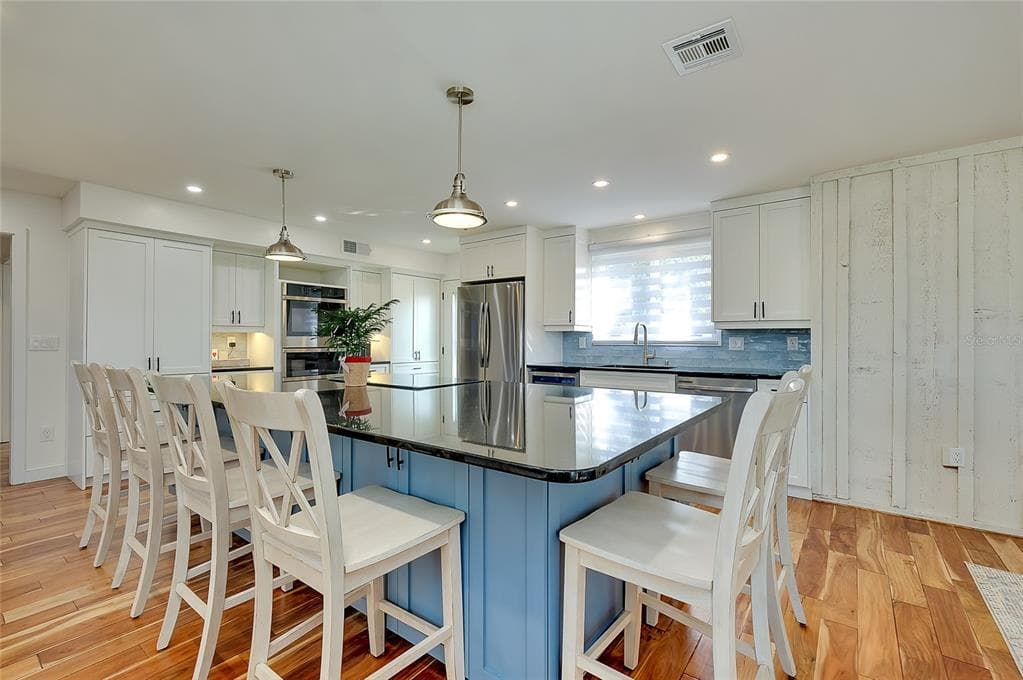 1089 BAYSHORE DRIVE photo 11