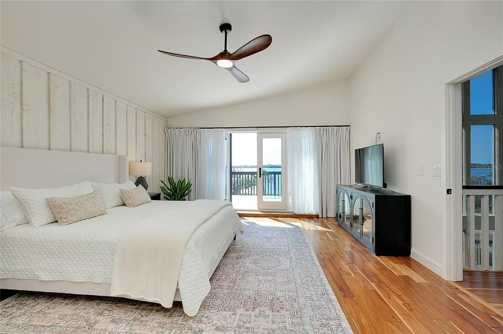 1089 BAYSHORE DRIVE photo 19