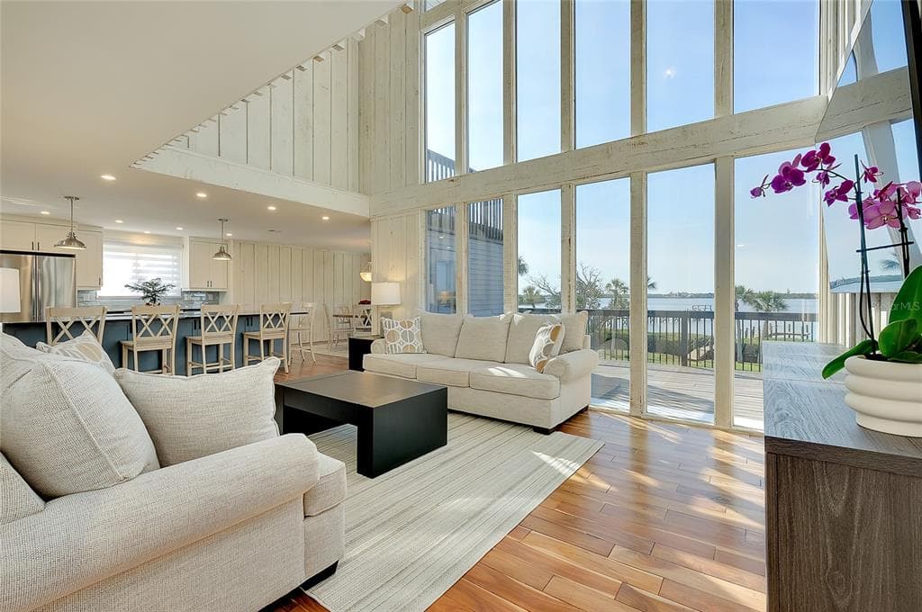 1089 BAYSHORE DRIVE 4