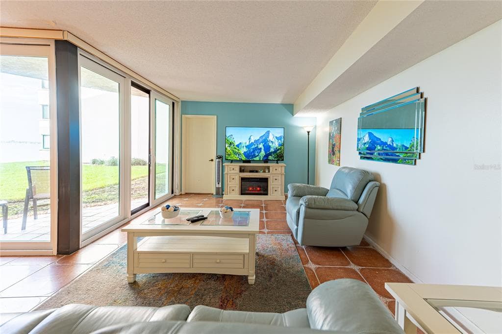 5541 PUERTA DEL SOL BOULEVARD S 116 photo 4