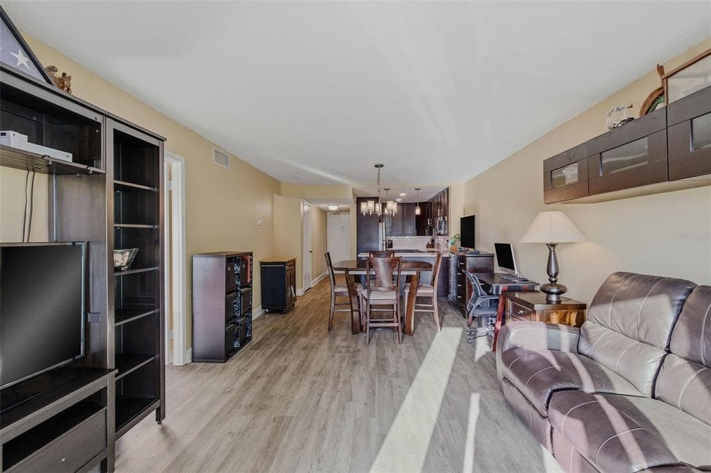 51 ISLAND WAY 311 photo 17
