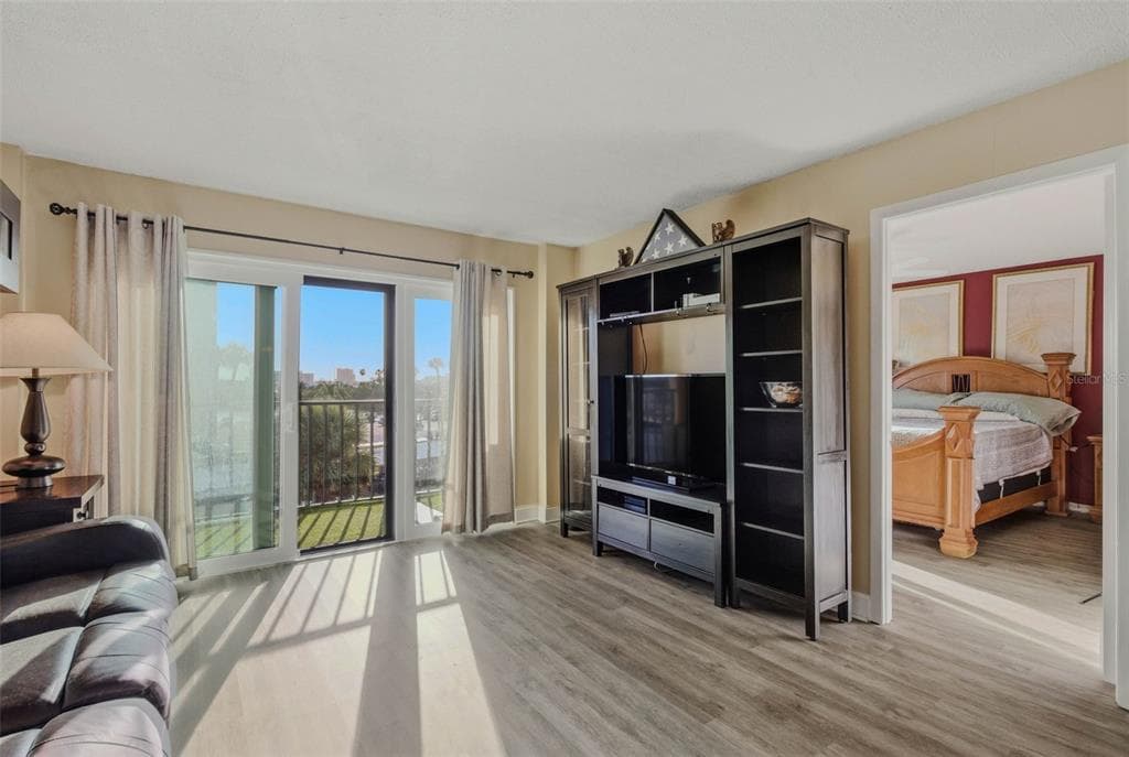51 ISLAND WAY 311 photo 16