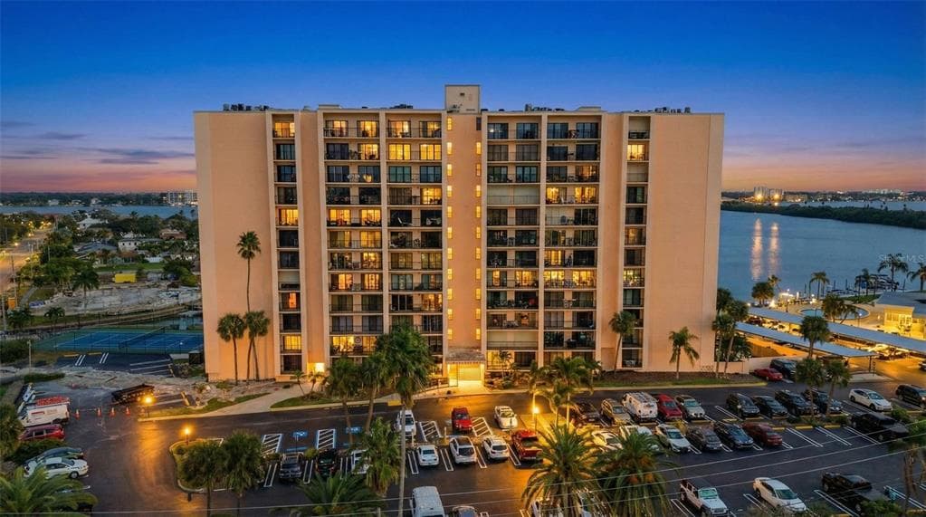 51 ISLAND WAY #311 1