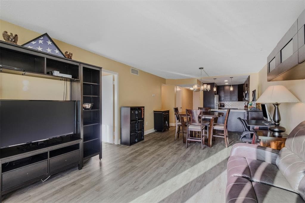 51 ISLAND WAY 311 photo 18