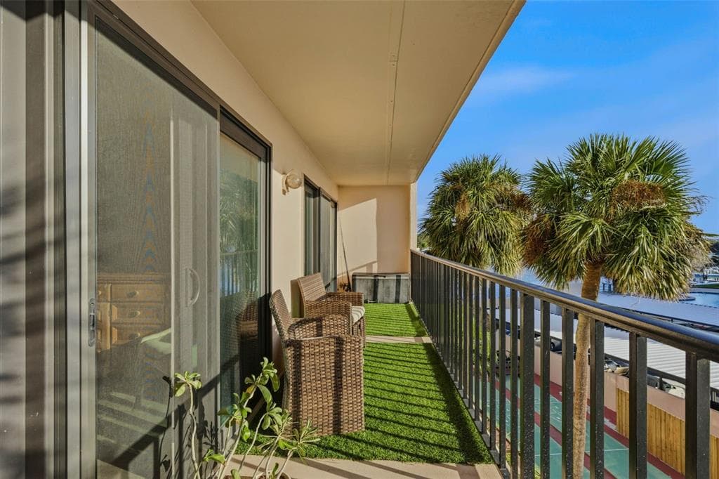 51 ISLAND WAY 311 photo 21