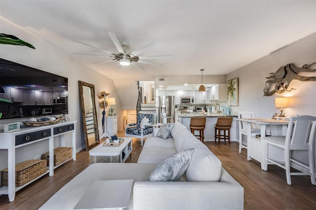 200 MERES BOULEVARD 16 photo 12