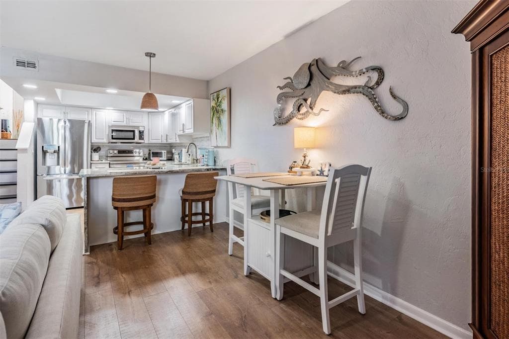 200 MERES BOULEVARD 16 photo 10