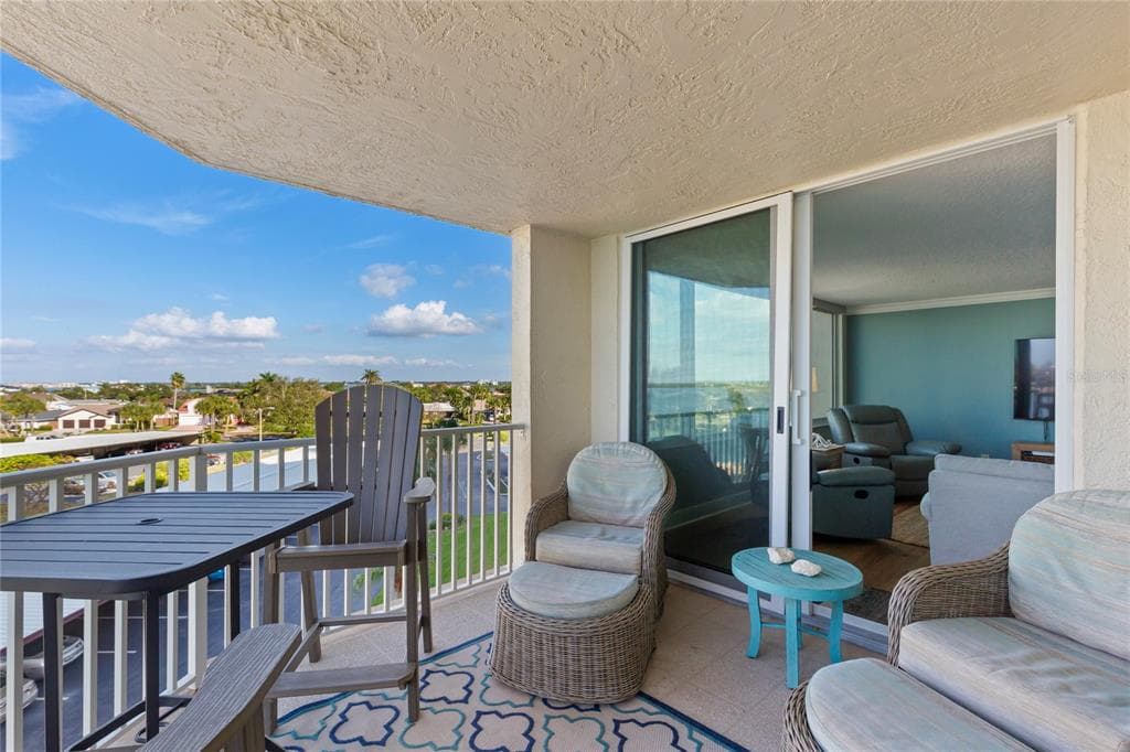 736 ISLAND WAY 406 photo 12