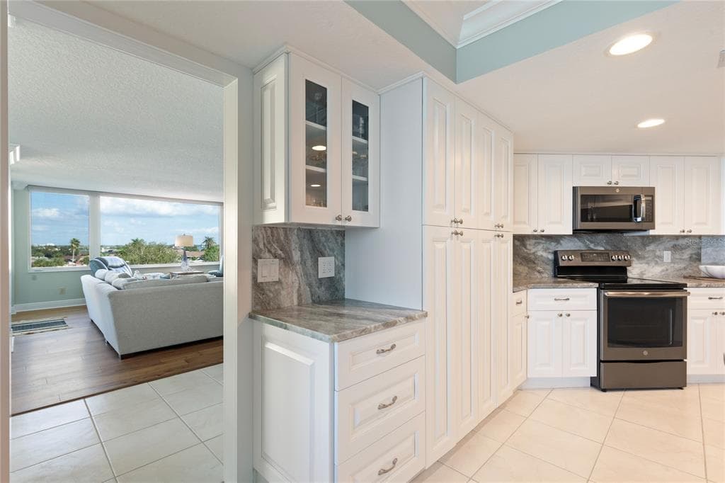 736 ISLAND WAY 406 photo 20