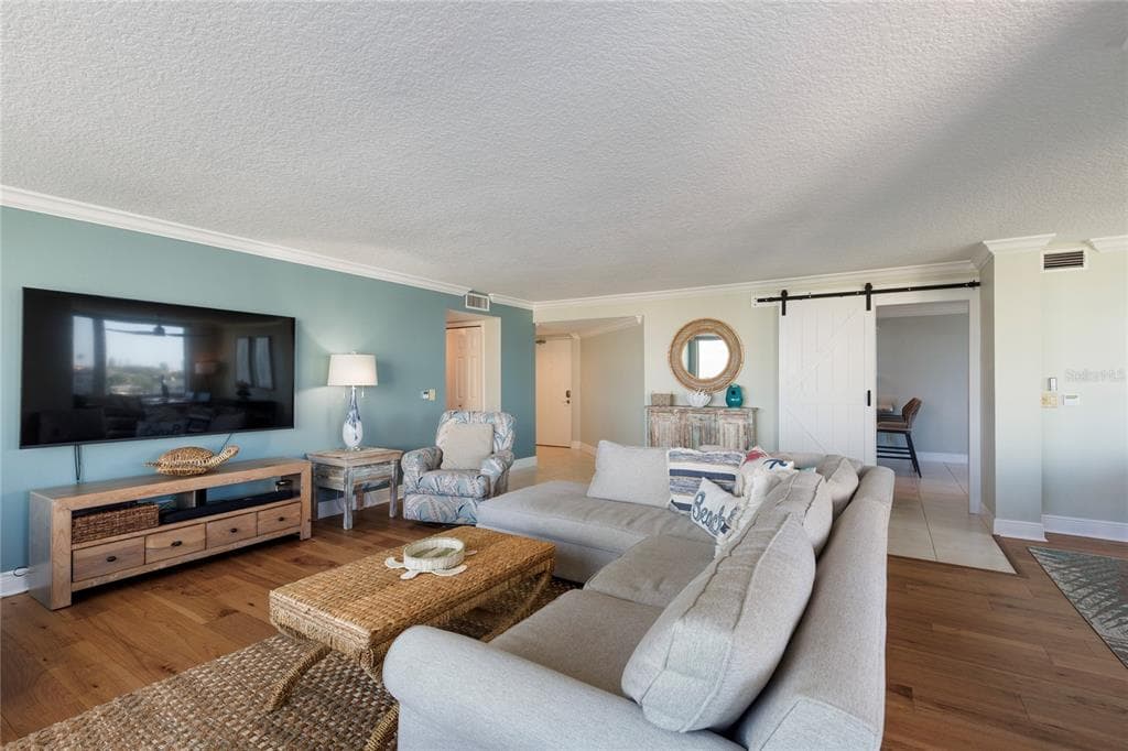 736 ISLAND WAY 406 photo 11