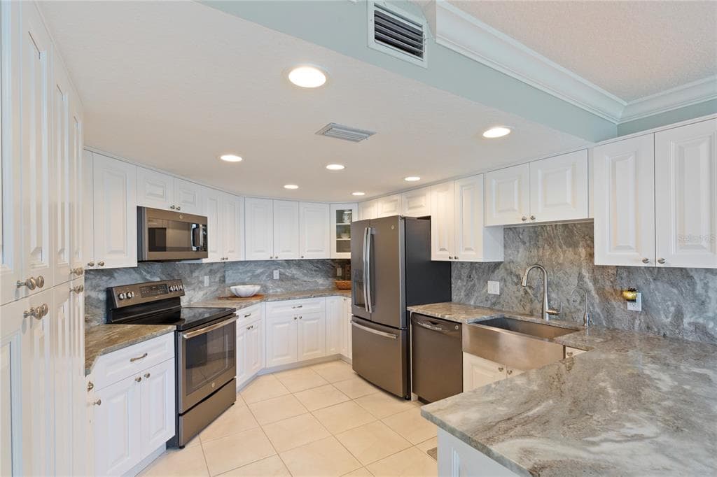 736 ISLAND WAY 406 photo 21