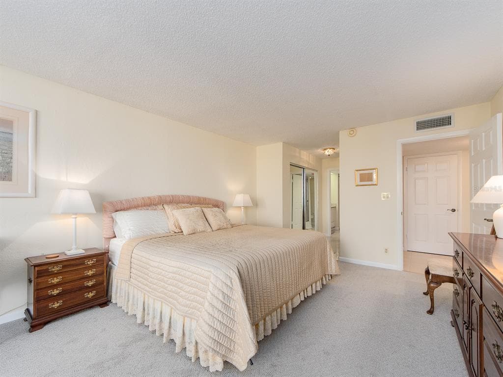 1430 GULF BOULEVARD 110 photo 23