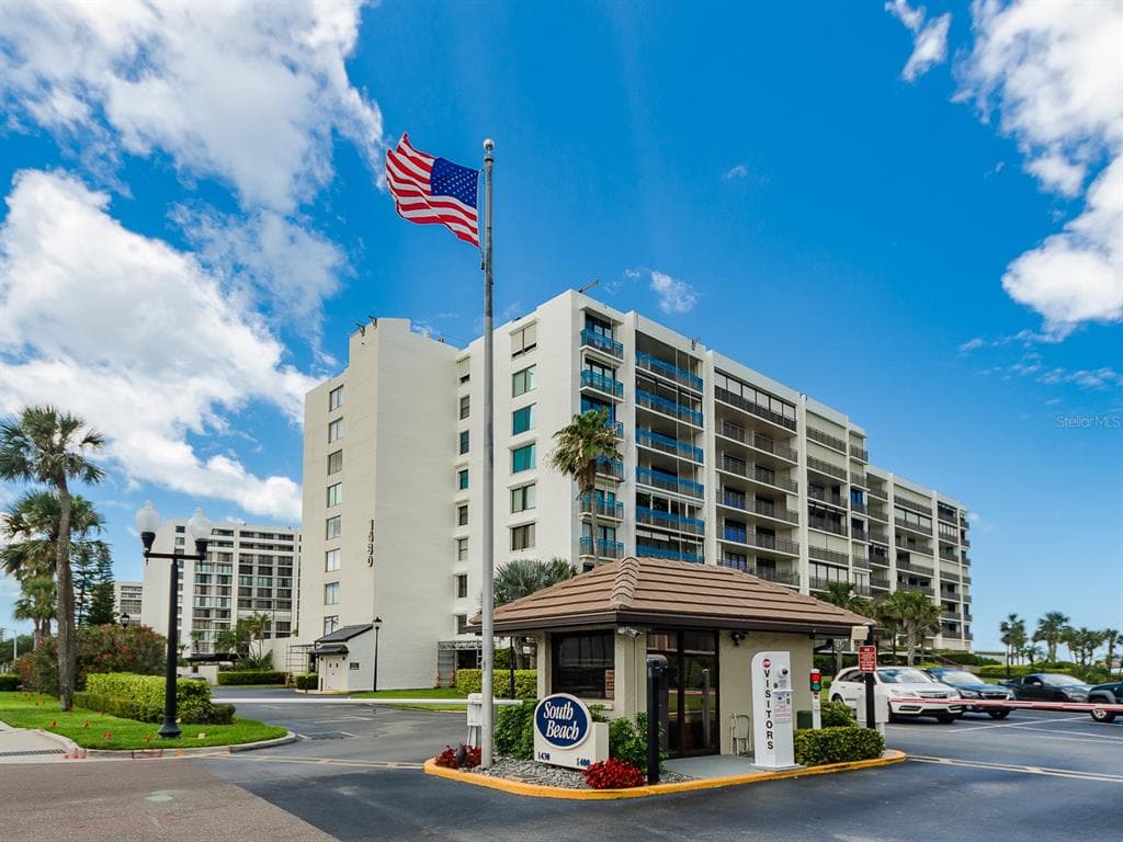 1430 GULF BOULEVARD 110 photo 3